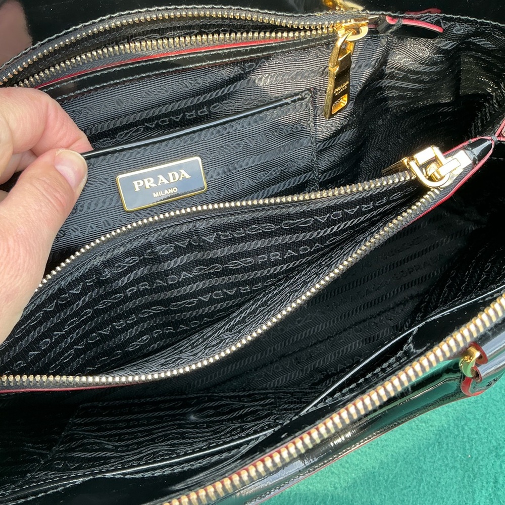 The MOST ELEGANT PRADA bag on PLANET 🌹🌹 - Picture 14 of 16